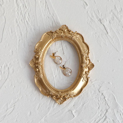 Nordic-style golden retro photo frame for jewelry and art display