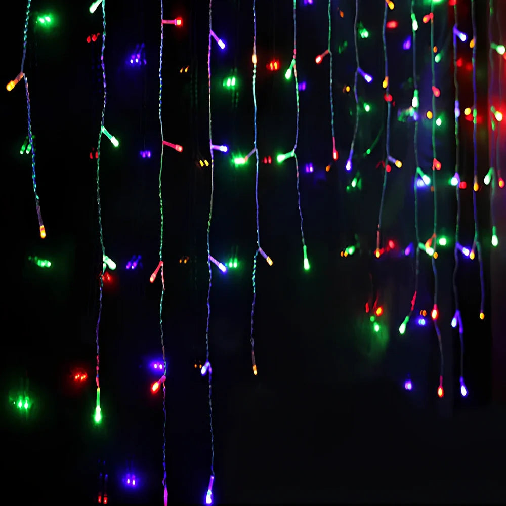 LED icicle light string with 96 warm white bulbs and cascading 0.4-0.6 metre drops