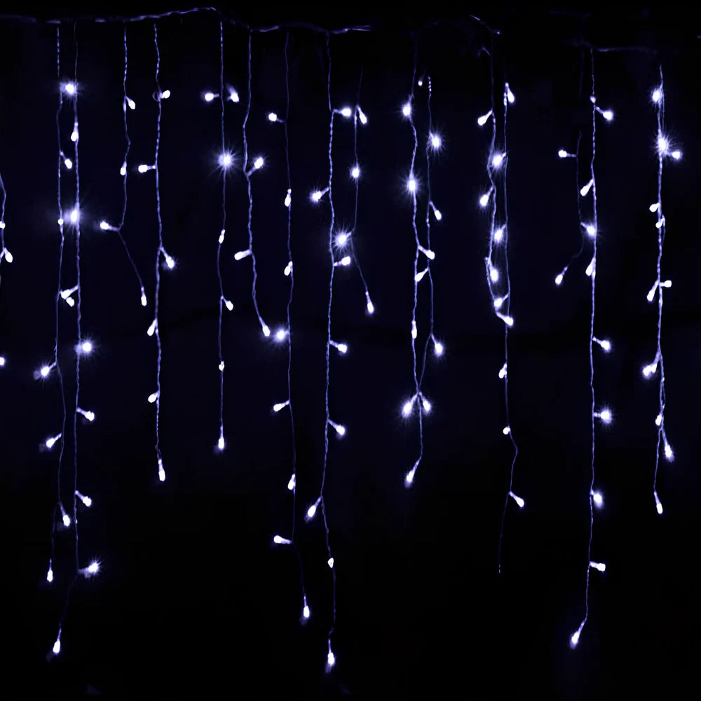 LED icicle light string with 96 warm white bulbs and cascading 0.4-0.6 metre drops