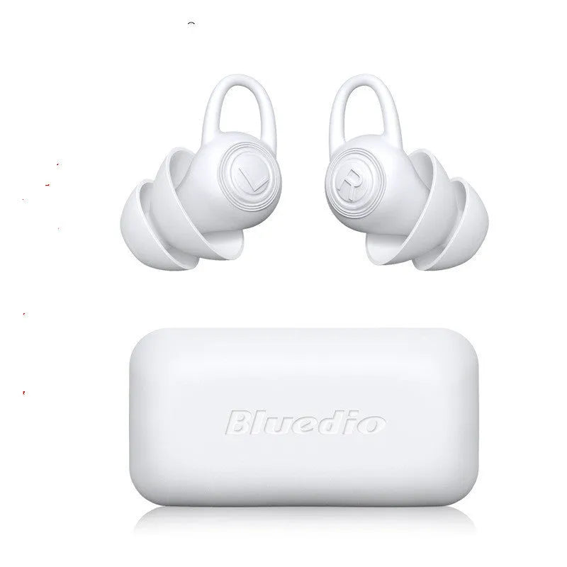 Soft silicone ear plugs for noise reduction and sound insulation in white, featuring independent packaging for hygienic storage and single-pair convenience.