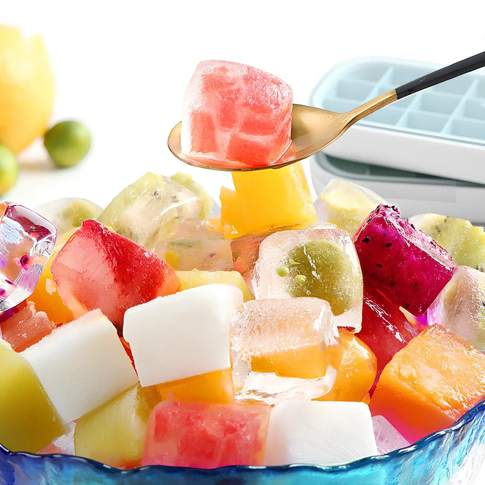 Nordic grey silicone ice tray with lid, 25.2cm long, 368g weight for fridge freezer use