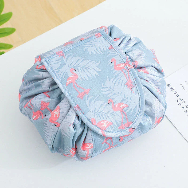 Stylish and versatile cosmetic bag with drawstring closure, made of premium polyester for convenient travel storage