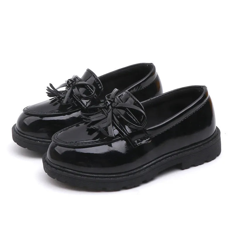 Children's vintage sneakers in black or brown with synthetic leather upper, rubber non-slip sole, and car suture detailing.