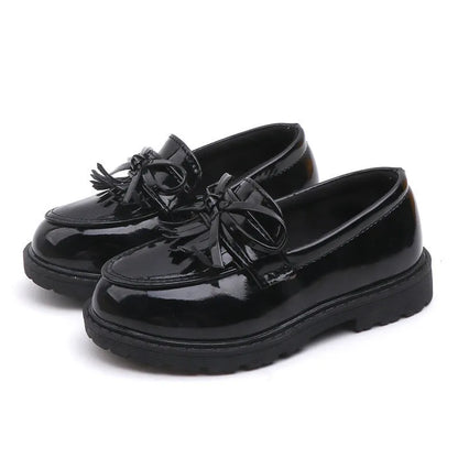 Children's vintage sneakers in black or brown with synthetic leather upper, rubber non-slip sole, and car suture detailing.