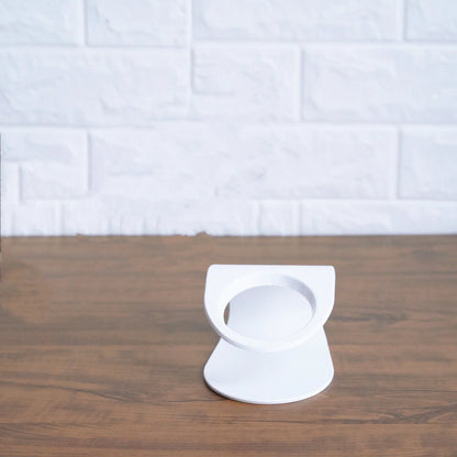 An inclined cat food bowl with a transparent design and a sturdy base, providing a comfortable and hygienic dining experience for your feline friend.