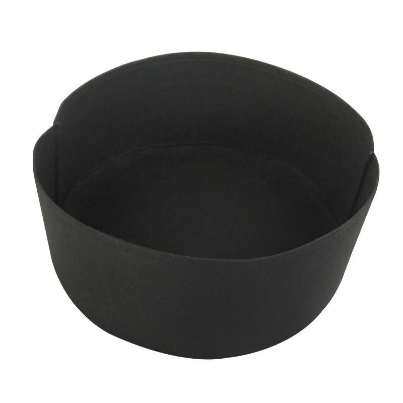 Round fabric grow bags for plants with water-retaining felt material in black and green