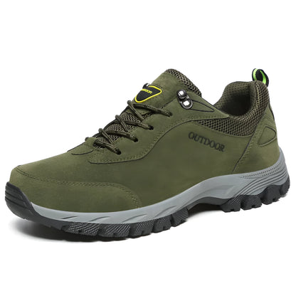 Men's low-top hiking shoes in army green with a cloth upper and flexible viscose sole.