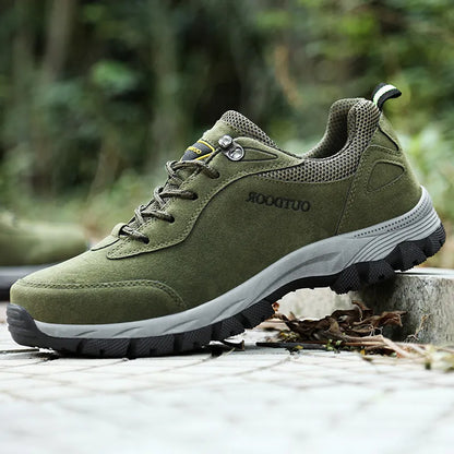 Men's low-top hiking shoes in army green with a cloth upper and flexible viscose sole.