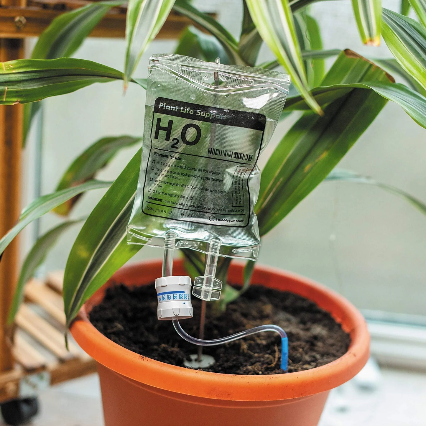 Drip irrigation watering bag for indoor plants, featuring a slow-release water system and compact, sustainable design.