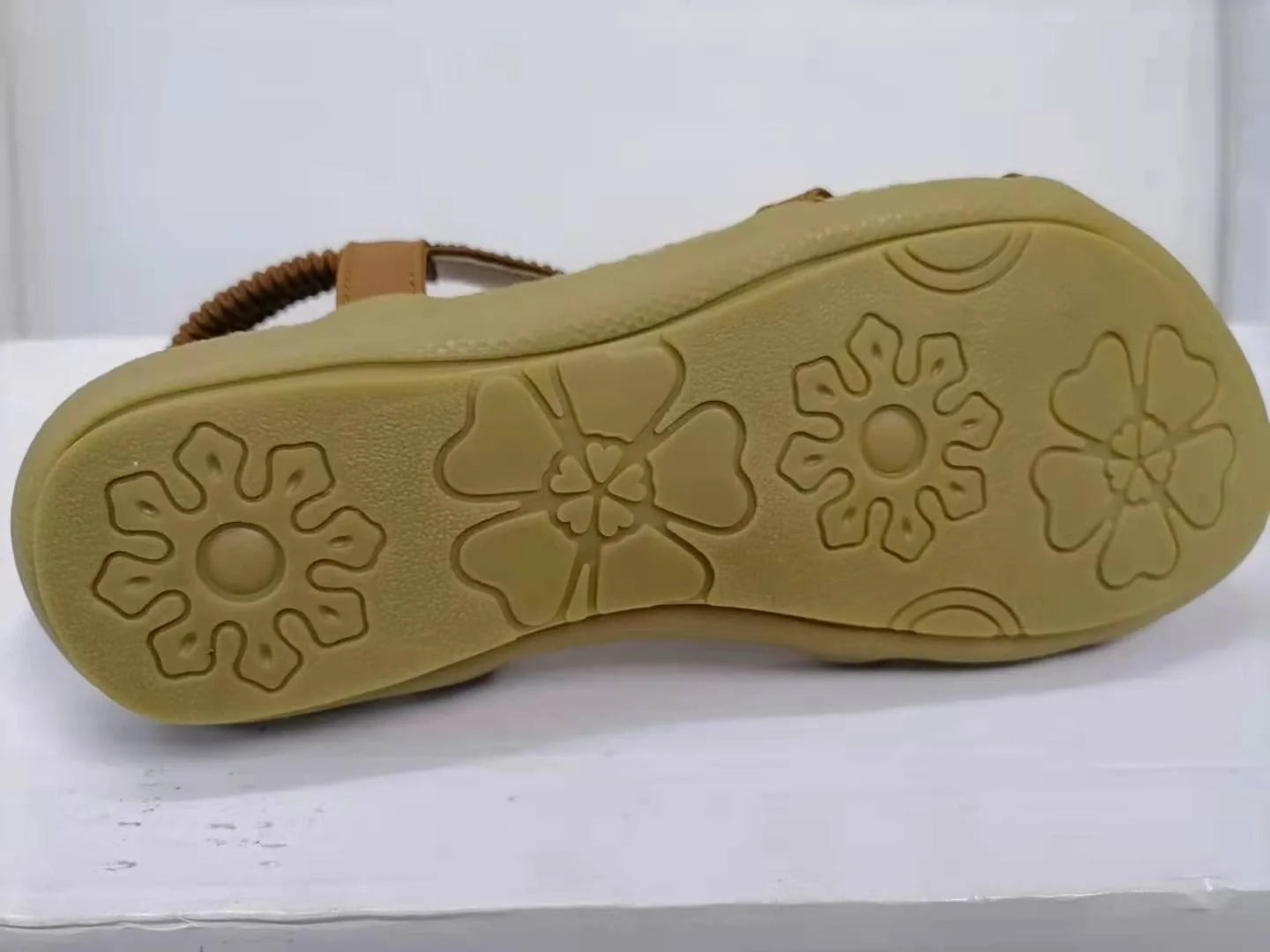 Fashionable floral rhinestone sandals with a durable rubber sole and supple PU upper for comfortable style.