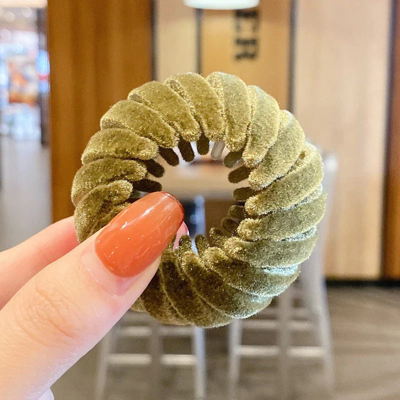 Adjustable ponytail hair accessory with flexible teeth, available in various colors, designed for easy, natural-looking hairstyles