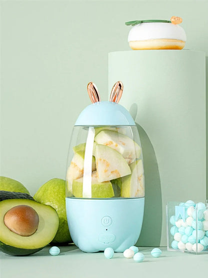 Blue portable blender with 400ml capacity and USB cable for juicing and food prep