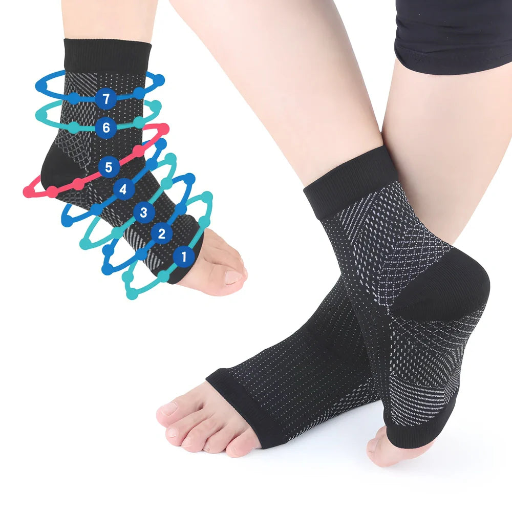 Invisible heel compression socks in black colour with absorbent insole design