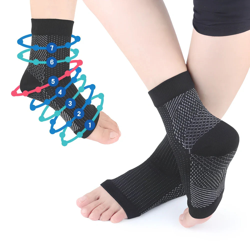 Invisible heel compression socks in black colour with absorbent insole design