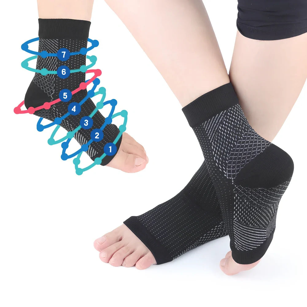 Invisible heel compression socks in black colour with absorbent insole design