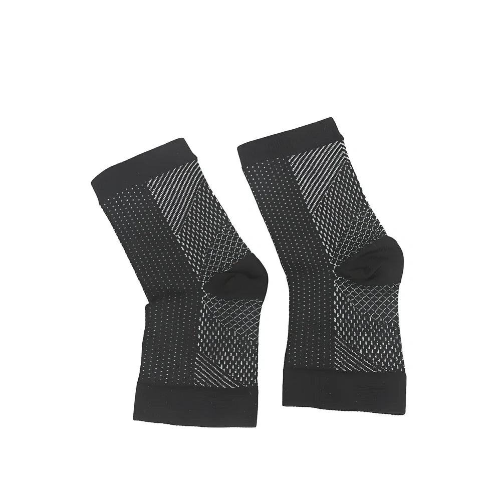 Invisible heel compression socks in black colour with absorbent insole design