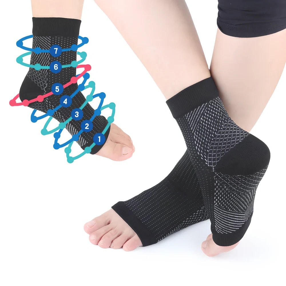 Invisible heel compression socks in black colour with absorbent insole design