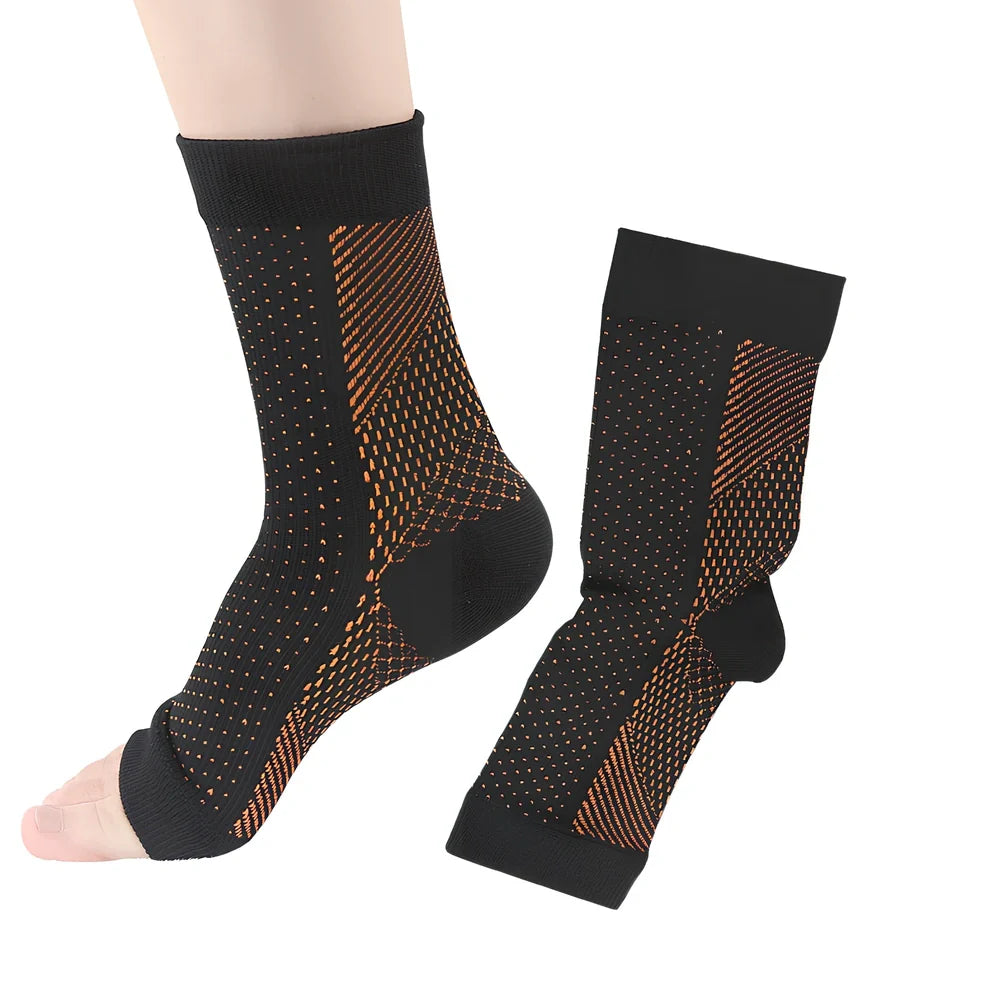Invisible heel compression socks in black colour with absorbent insole design