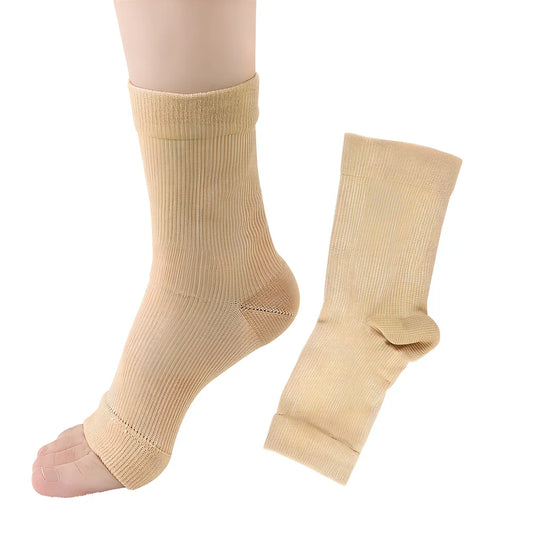 Invisible heel compression socks in black colour with absorbent insole design