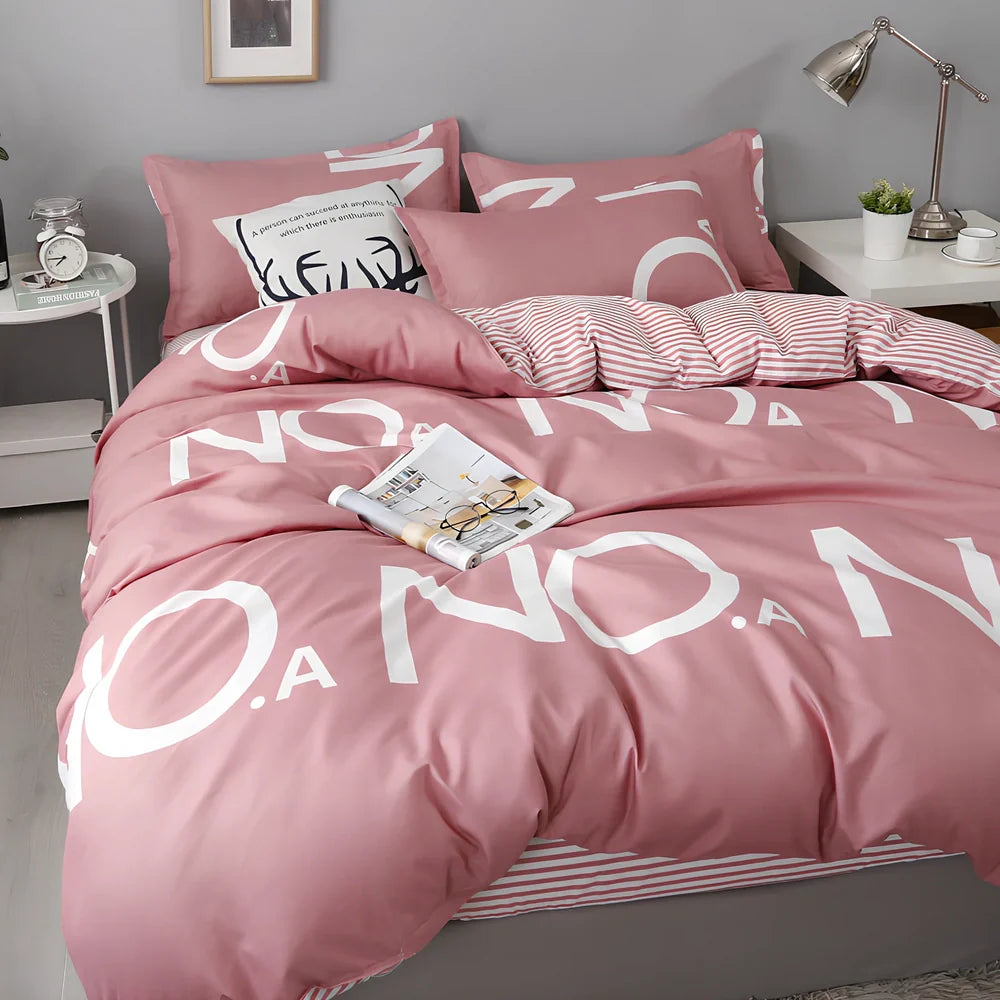 Four-piece cotton quilt core set in navy blue pattern, 230cm x 250cm size for king beds with layered insulation