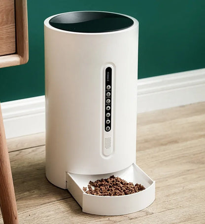 White smart pet feeder with timer display and 4.6L food hopper for cats and dogs
