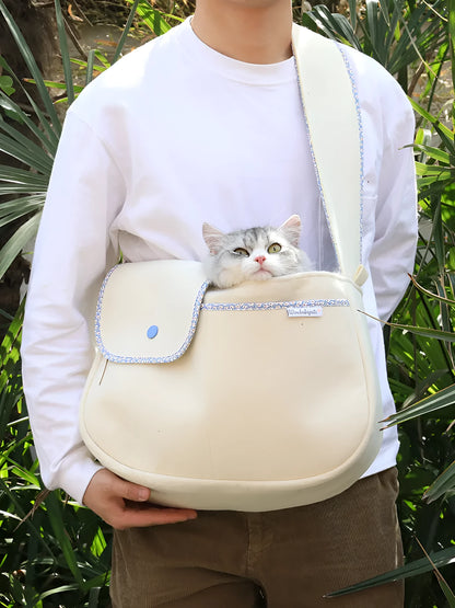 Portable cat bag for going out, soft-sided pet carrier in black or white for cats under 12 kg