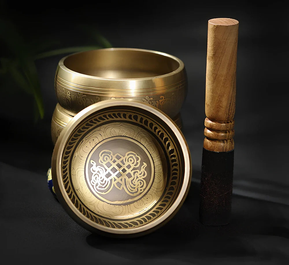 Copper meditation singing bowl with auspicious knot pattern and leather striker