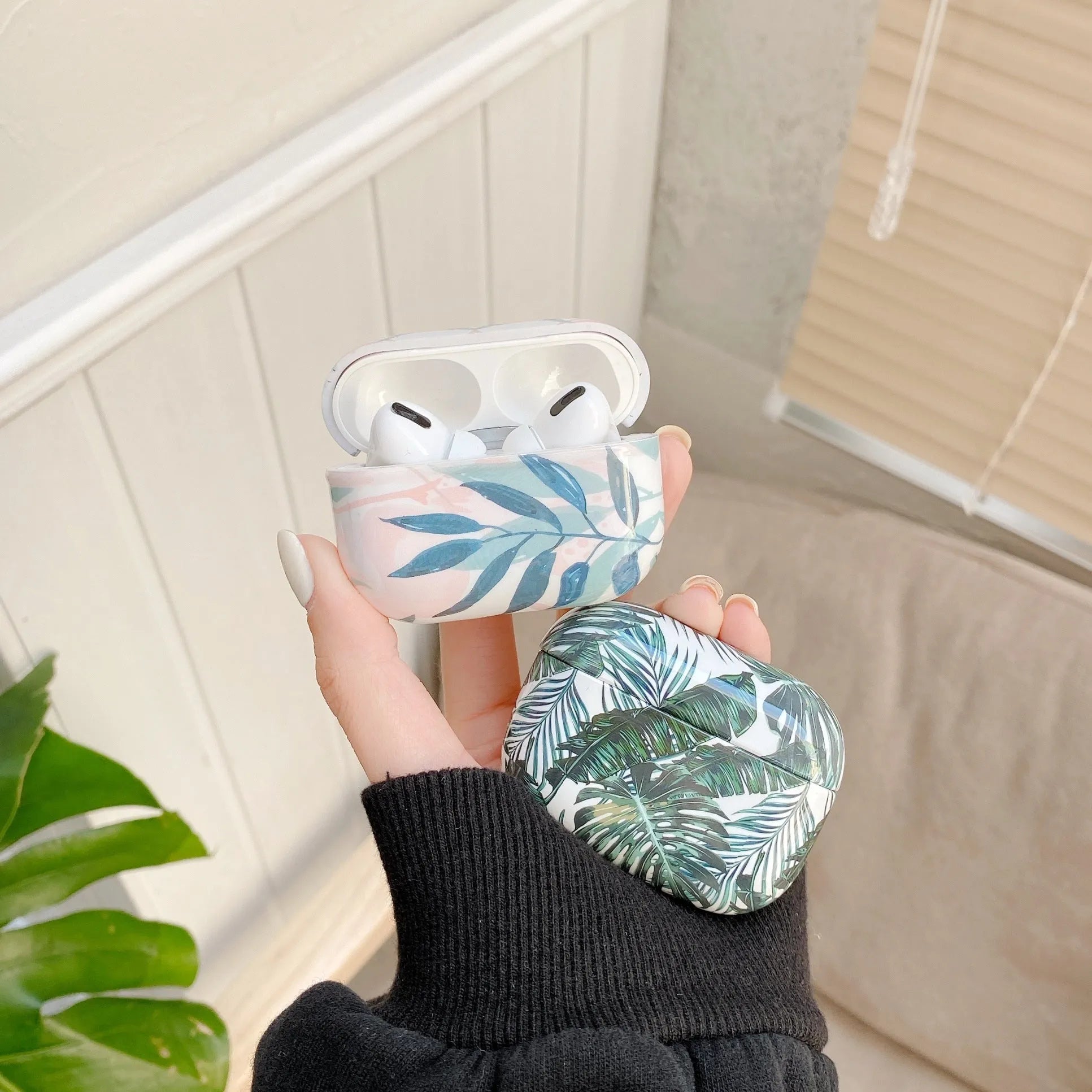Blue and green banana leaves design AirPods protective case for AirPods 1/2 generation and AirPods Pro models