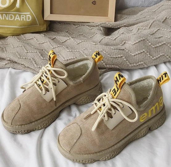 Women's Korean-style winter boots in black and beige with non-slip rubber soles