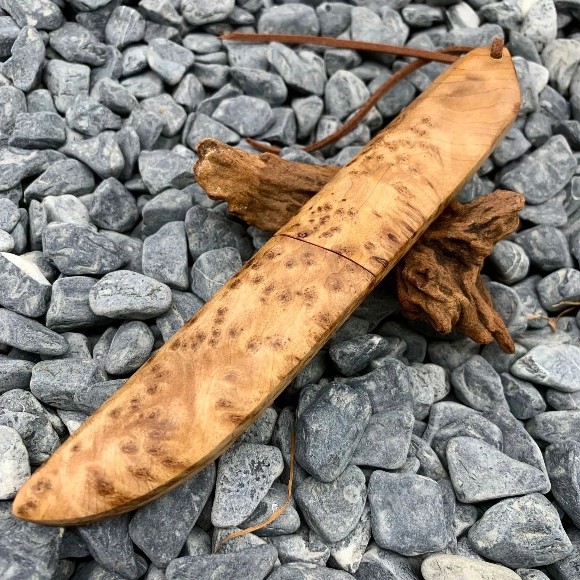 Outdoor Damascus steel short knife with Thuja wood handle showing 18cm length