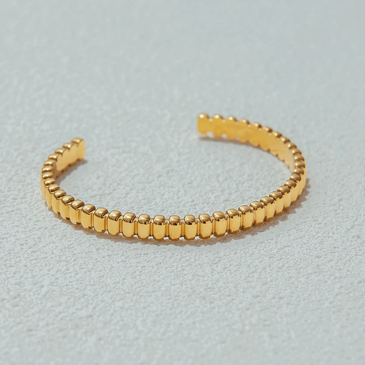 A women's stainless steel bracelet with an electroplated finish in a European and American style.