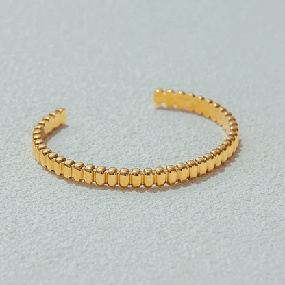 A women's stainless steel bracelet with an electroplated finish in a European and American style.