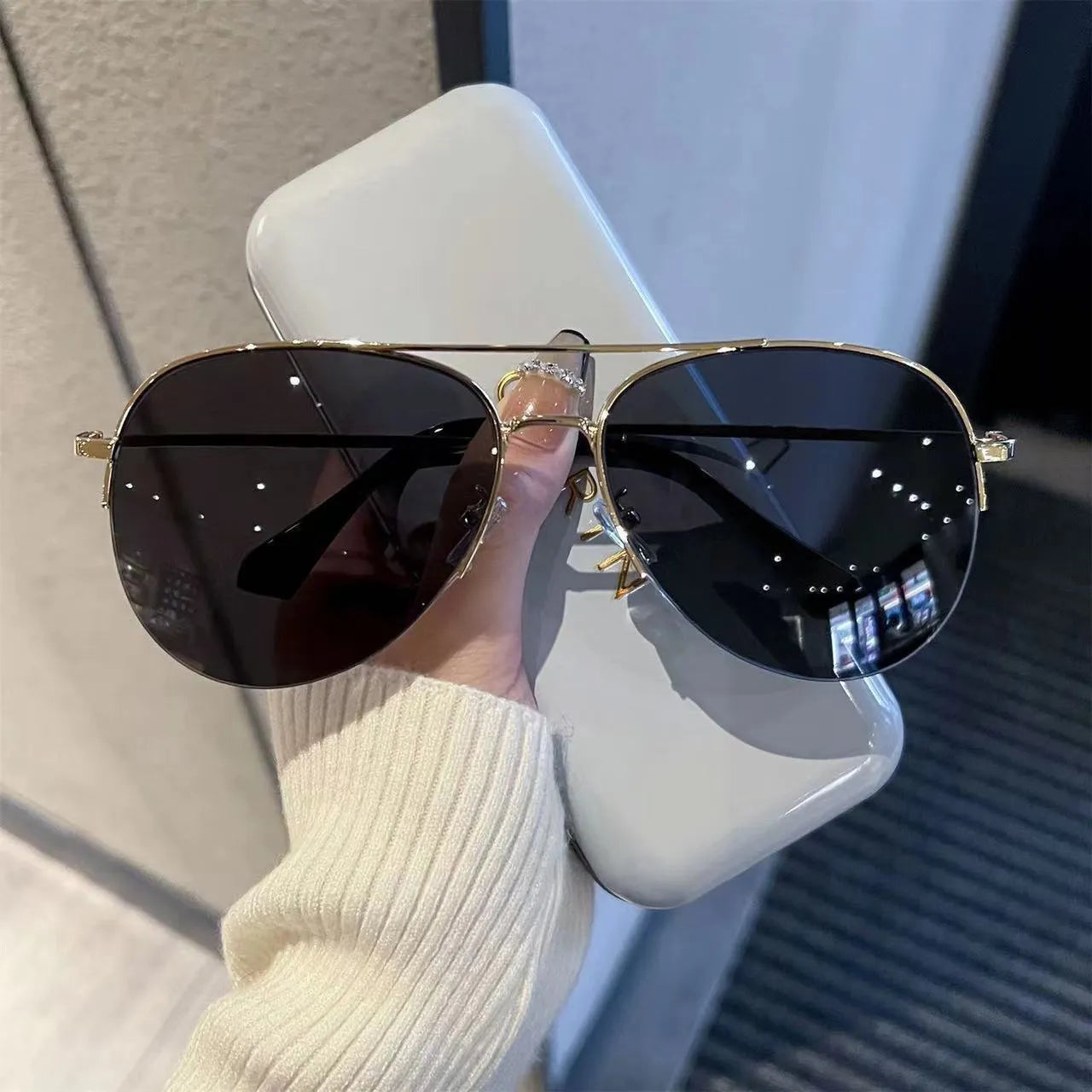 Big face aviator sunglasses with metal frame and UV-protective resin lenses in multiple colour options