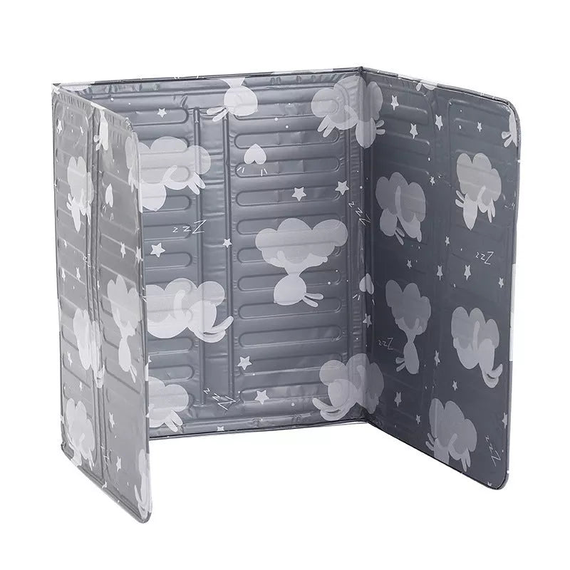 Kitchen oil splatter screen made of aluminum foil, foldable design, heat and oil proof