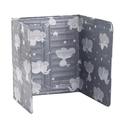 Kitchen oil splatter screen made of aluminum foil, foldable design, heat and oil proof