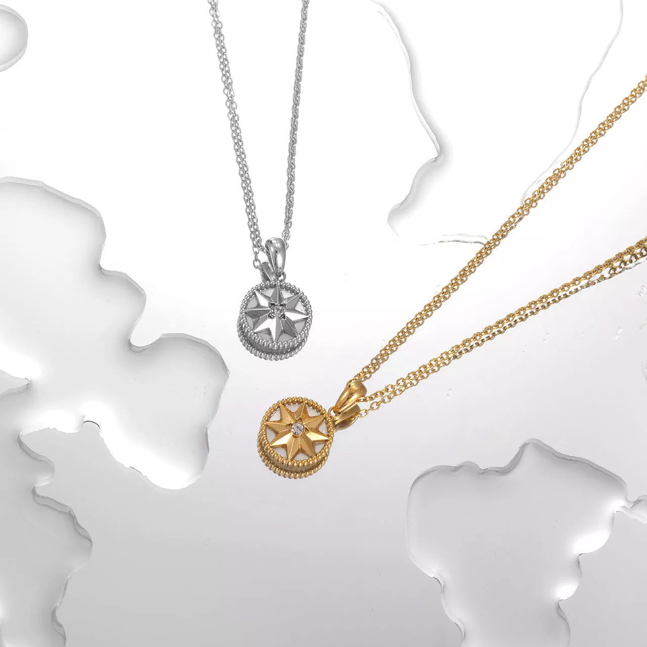 Lucky Compass Necklace with star-shaped titanium steel pendant in gold and white gold