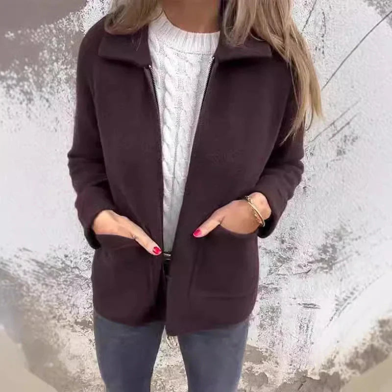 Stylish zippered jacket with pockets in various colors, perfect for fall and winter wear