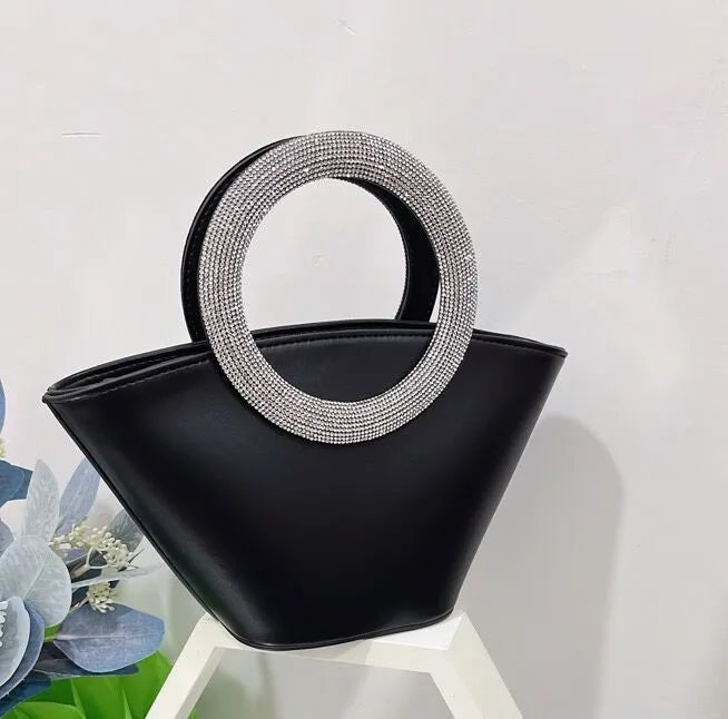 PU bucket bag with diamond round handle, single shoulder strap, three-dimensional pocket, and internal file bag in classic black