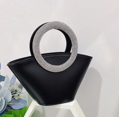 PU bucket bag with diamond round handle, single shoulder strap, three-dimensional pocket, and internal file bag in classic black