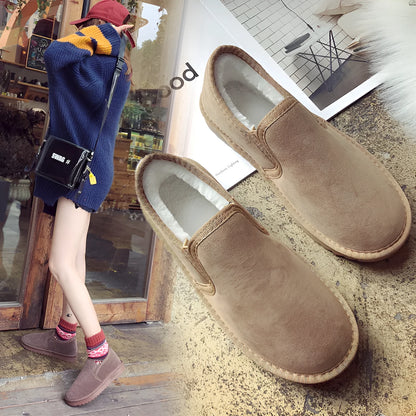 Fleece-lined flat snow boots with round toe design available in five colours with artificial wool lining