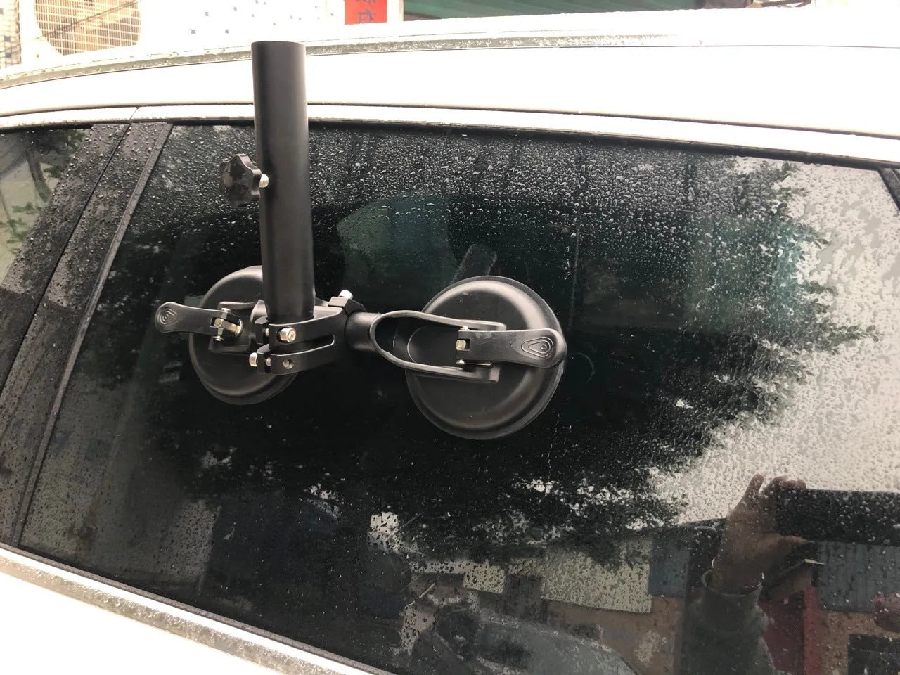 Black off-road car sucker base with round rubber suction cup for vehicle window mounting