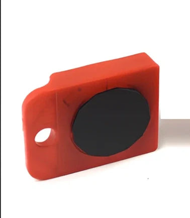 Moving tool with four wheels under furniture showing 33.5cm length and black anti-slip blocks