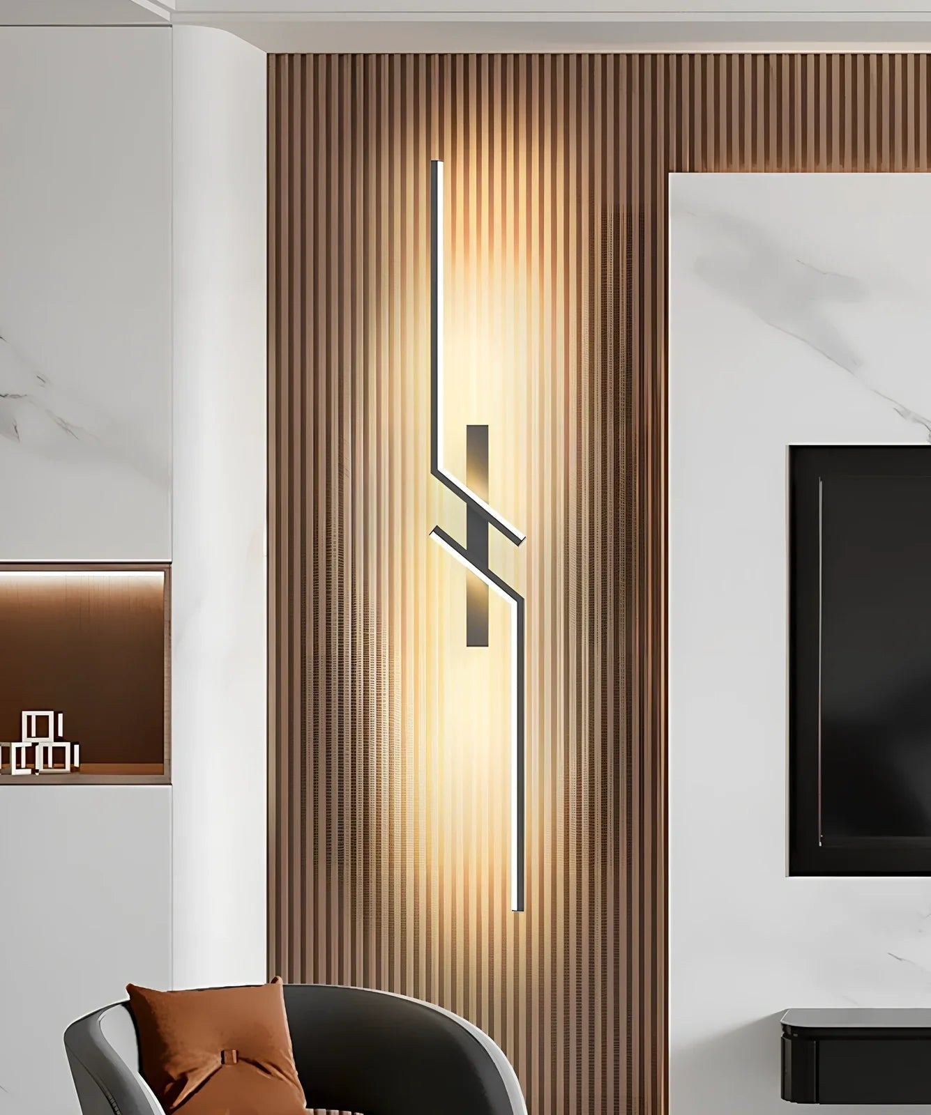 Modern minimalist strip wall lamp in black or gold, 60-120cm length with 3-colour LED lighting
