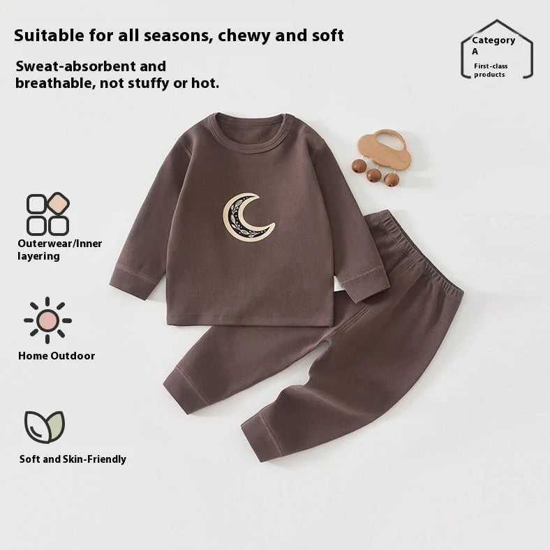 Baby wearing long-sleeved cotton pajamas with cartoon pattern, available in heights 66-120cm