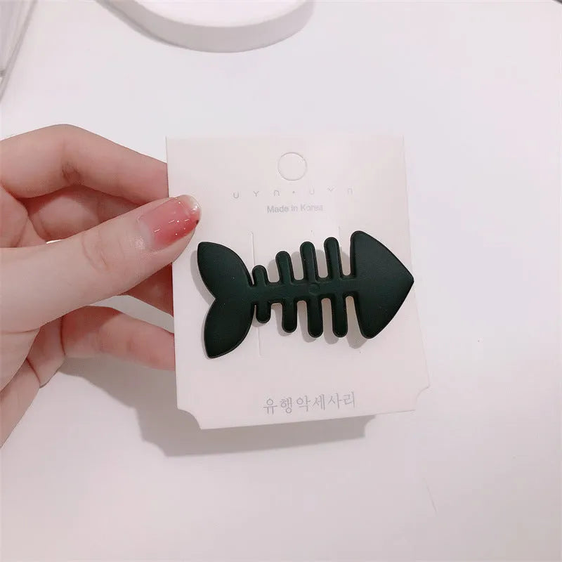 Minimalist fishbone pattern hair barrette in a candy colour with duckbill clip design.