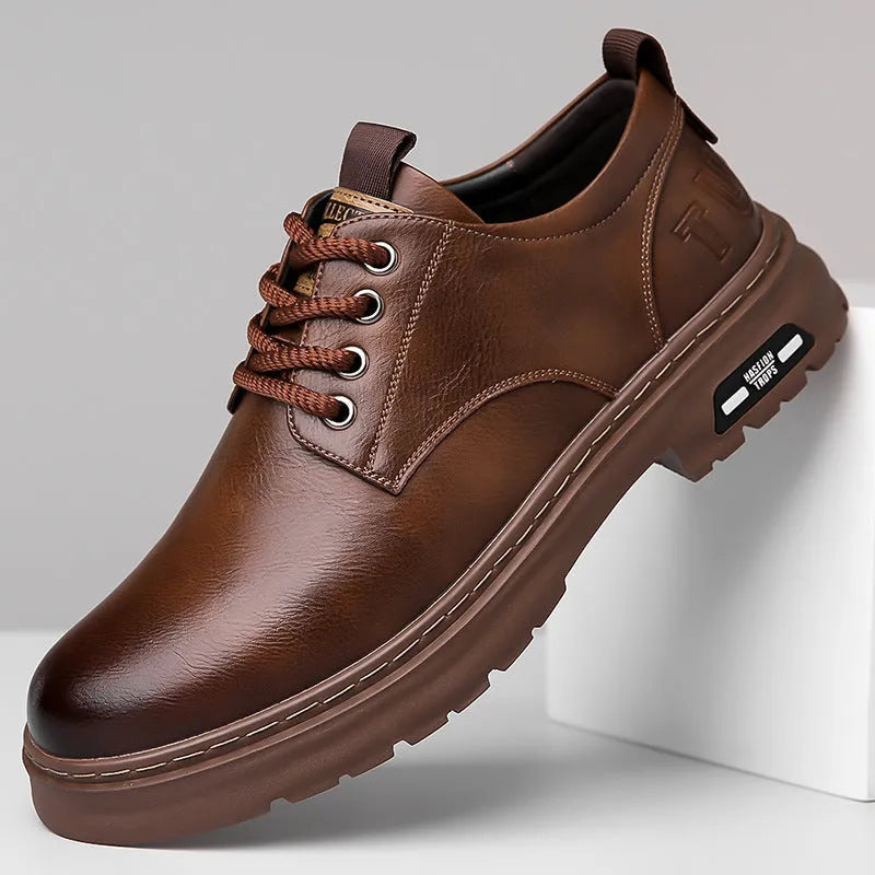 Retro men's casual shoes in black and brown with round toe and flat square heel