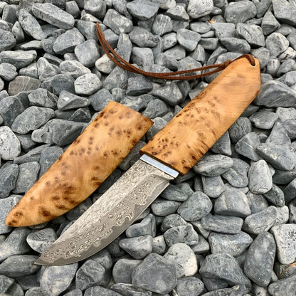 Outdoor Damascus steel short knife with Thuja wood handle showing 18cm length