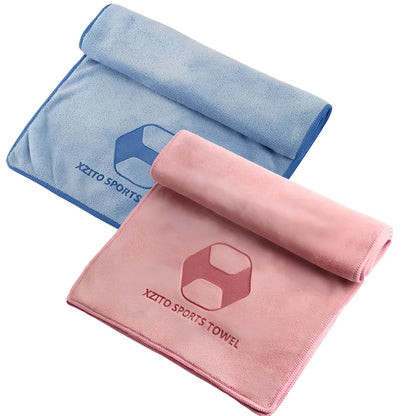 Blue sports sweat absorbent towel with 100x30cm dimensions and polyester-nylon fabric for athletic use