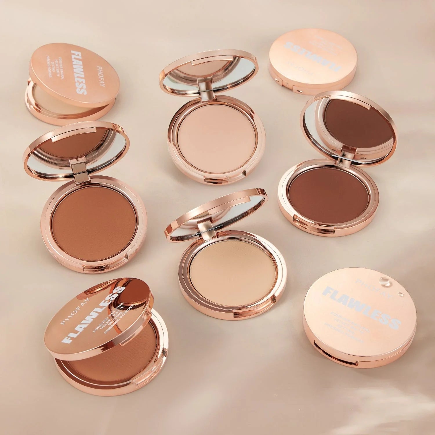 Mattifying pressed powder for a flawless, shine-free complexion with a smooth, poreless appearance