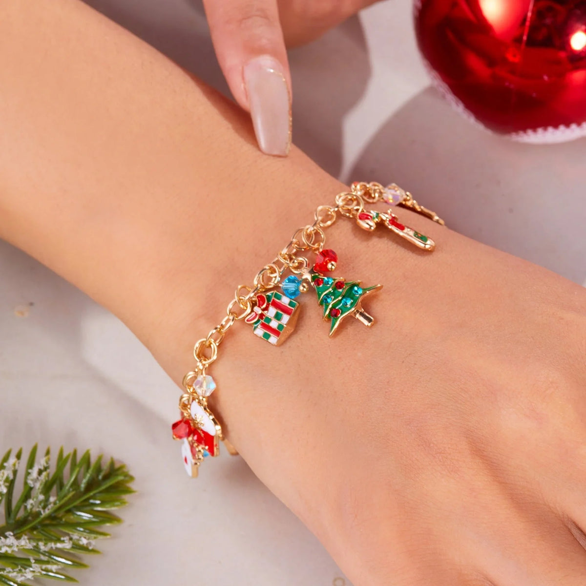 Personalized Christmas Bracelet with Santa Claus Pendant - Festive Holiday Jewelry